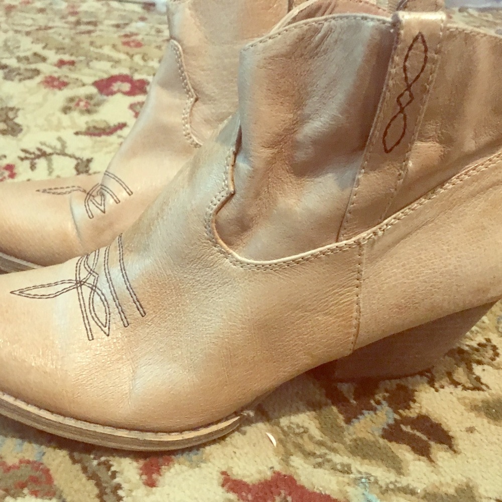 Size 8.5 western Cowgirl booties ModCloth